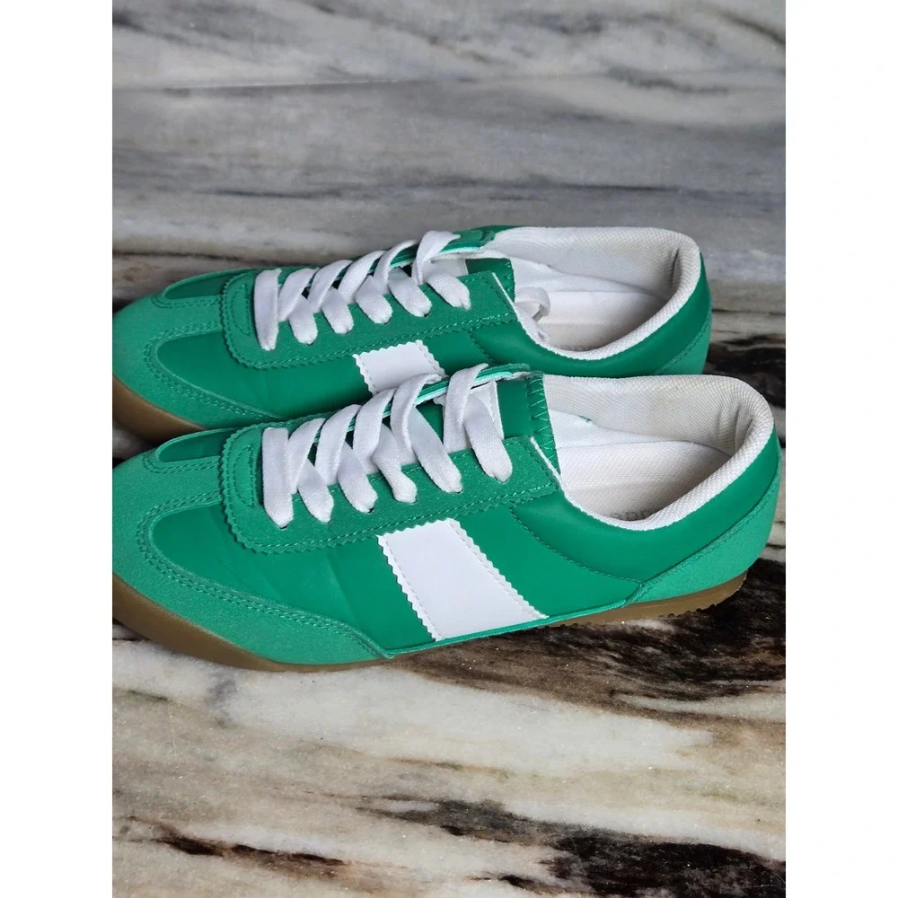 Madden Girl Green White Low Top Lace Up Sneakers Retro‎ Gum Sole Shoes Size 7